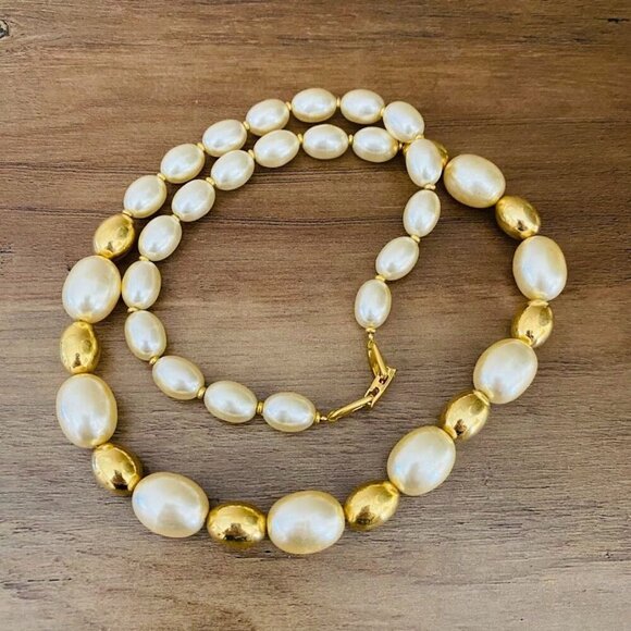 Vintage Napier Graduated Faux Pearl and Gold Beaded Necklace Pearl Revival - Picture 2 of 3